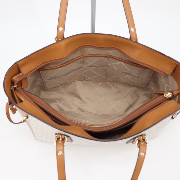 Michael Kors Voyager Signature MultiFunction Top Zip Tote Vanilla Acorn Preloved - Picture 16 of 16